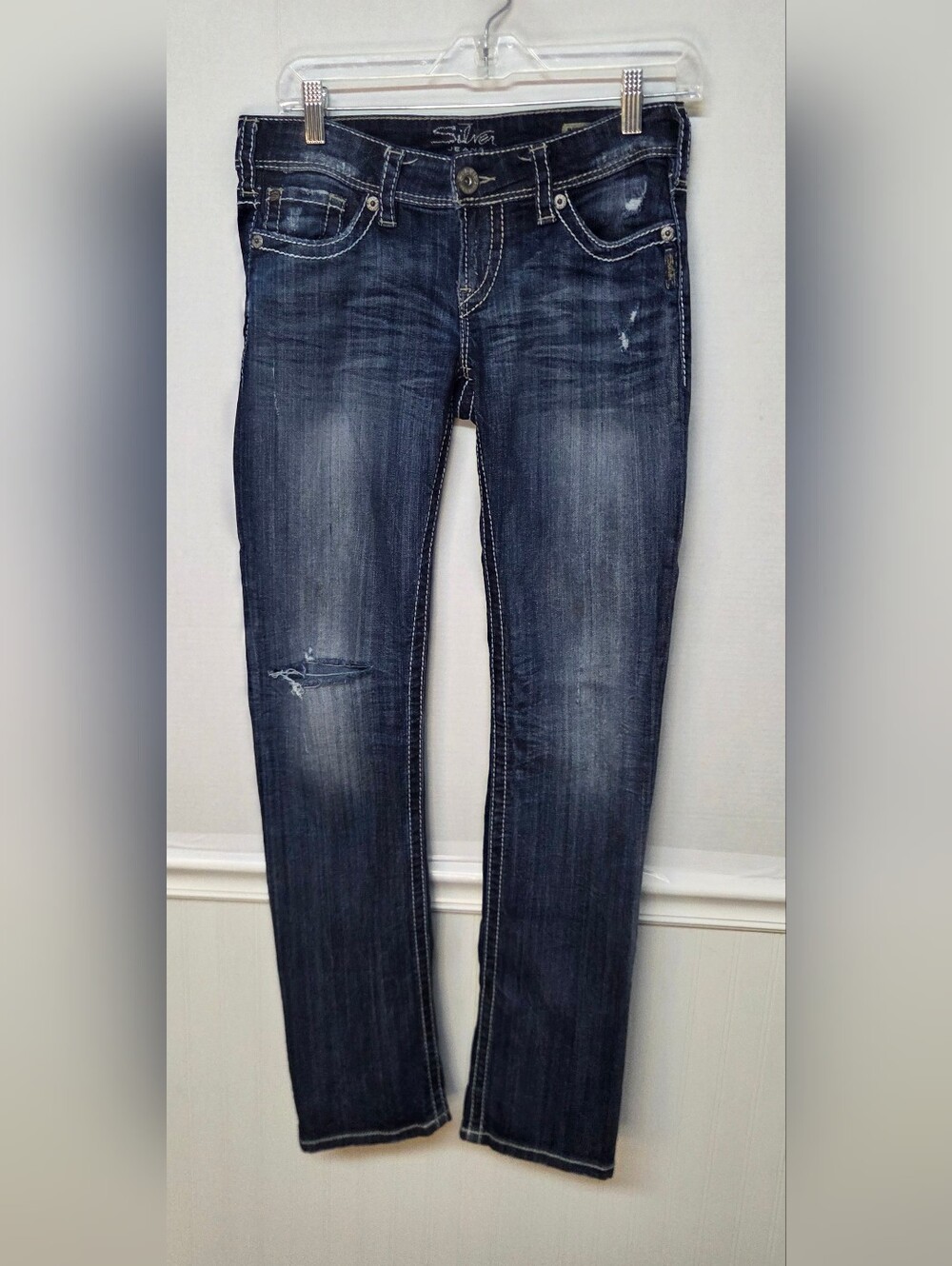 Silver Jeans Berkley Straight Women's 28x34 Dark Wash Distressed Low Rise. 0251